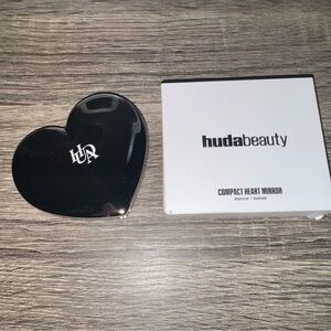 HUDA BEAUTY COMPACT HEART MIRROR ❤️